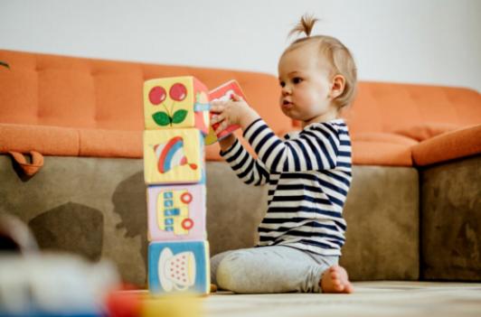 Den avgörande rollen av emotionell utveckling under ditt barns första år
