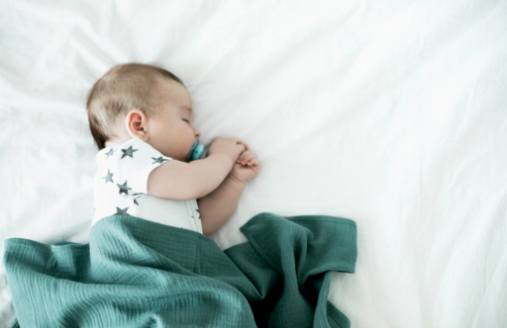 Att bemästra konsten att träna sömn med en anknytningsbaserad föräldraskapsmetod