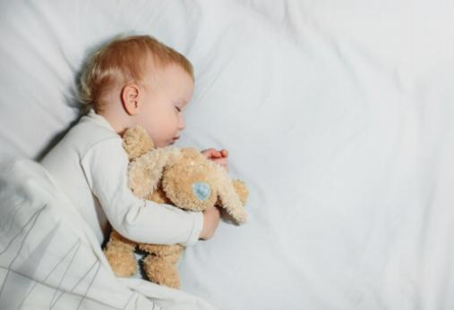 Den optimala punkten: Träna din bebis att sova samtidigt som du främjar känslomässig anknytning