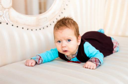 Från inlindningsteknik till sovpåse: Övergång när din baby växer