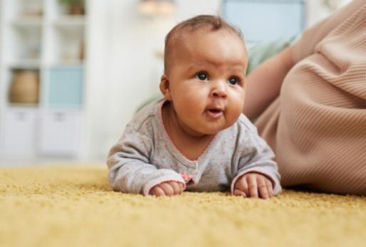 Från nyfödd till småbarn: Utvecklande sömncykler och hur man anpassar sig