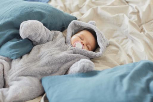 Sömnträning kontra anknytningsföräldraskap: Att hitta en balans för din familj